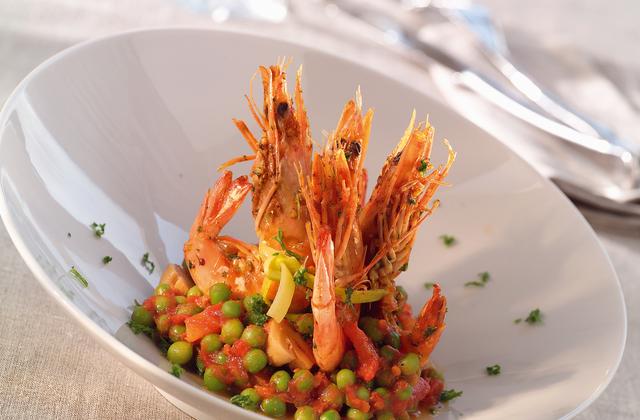 Gambas à l'ail et sa gourmandise de pois à la provençale - Photo par Cassegrain
