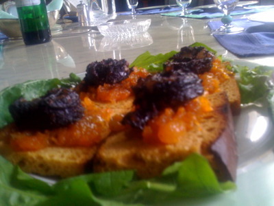 Chutney de potiron et boudin noir sur pain d'épices - Photo par annebop