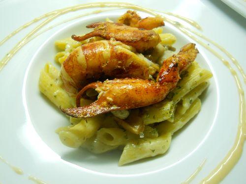 Homard rôti au beurre, pâtes aux champignons des bois et à la marjolaine - Photo par Mumukouski