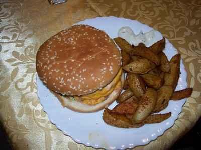Recette classique du cheeseburger double steak de bœuf - Photo par elolody