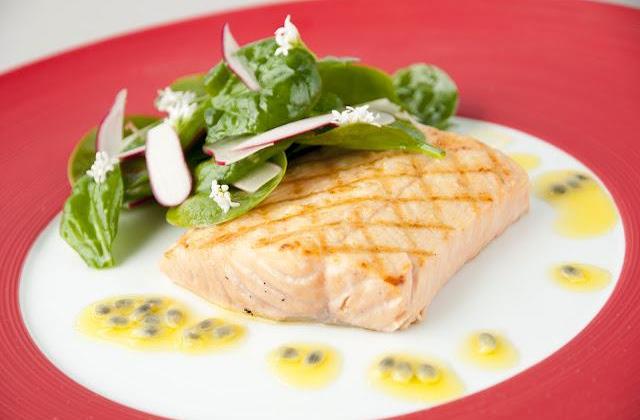 Cru - cuit de saumon de Norvège marinade passion et combava - Photo par Norge