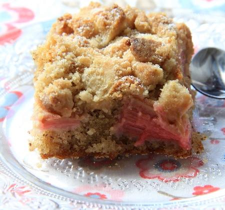 Gâteau à la rhubarbe façon crumble - Photo par nanoudK