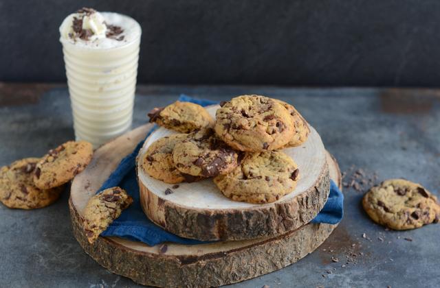 Cookies au chocolat et milkshake à la banane et vanille - Photo par Nadia Paprikas