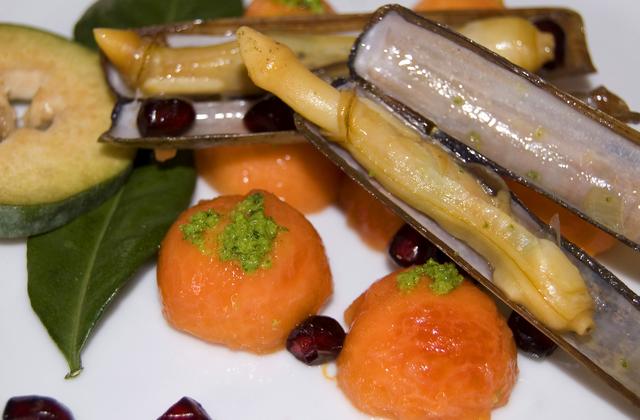 Salade de couteaux de mer et de feijoa, papaye, grenade et combava. - malikele