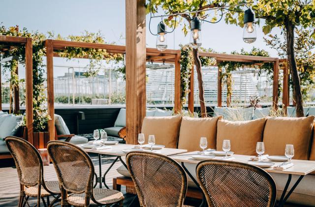 Rooftops à Paris : les 10 plus belles terrasses où boire un cocktail cet été - Cassandre Jalliffier
