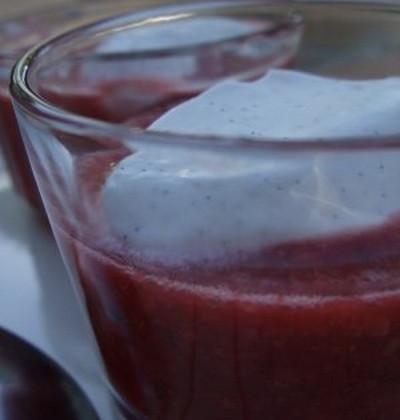 Soupe de fraise au pesto, quenelles de chantilly à la vanille - Photo par christgOm