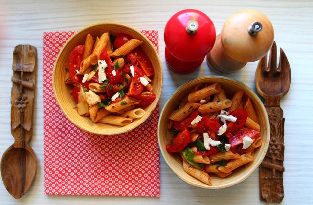 Salade de Penne rigate aux poivrons grillés et au chèvre - Royal Chill
