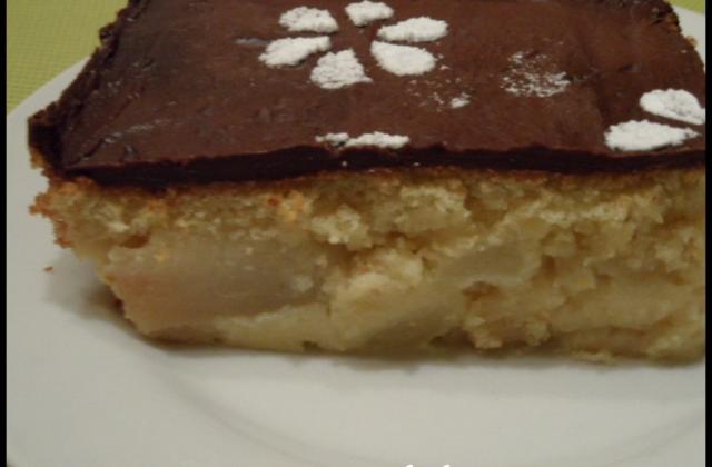 Gâteau moelleux de poires & ganache de chocolat noir - Photo par Carmen