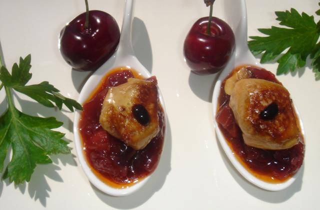 Brisures de foie gras et chutney aux cerises pour apéritif gourmand - Photo par Épicétout