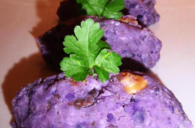 Quenelles de vitelotte au chèvre frais et aux noix - Photo par La cuillère aux mille délices