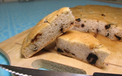 Fougasse olives - tomates sans gluten - Photo par lafaimdesdelices