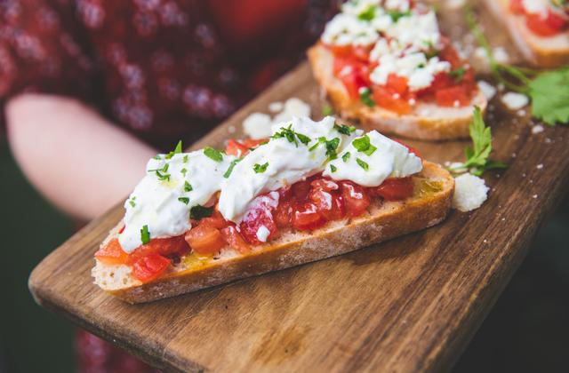 Trio de Bruschettas à la tomate, burrata, féta ou Parmesan - Photo par Yoann Gloaguen