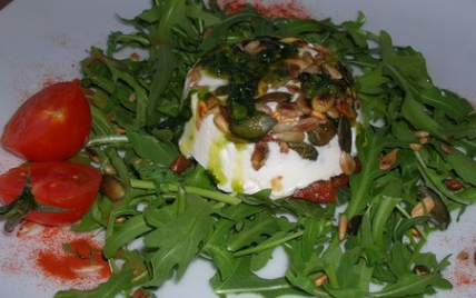 Timbale de chèvre aux tomates confites, sauce pesto - Gatzi