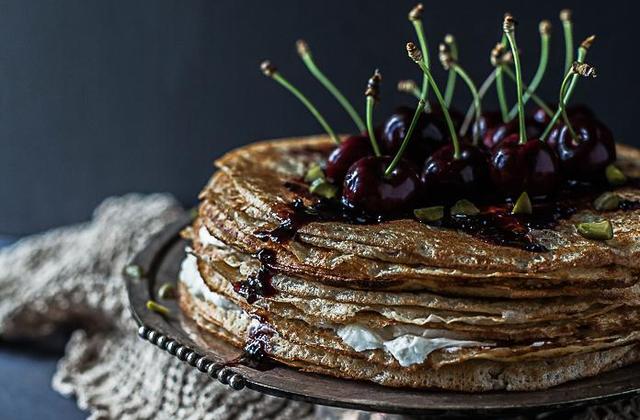 Gâteau de crêpes à la confiture de cerise d'Itxassou - Photo par Festival international de l’image culinaire (FIIC)