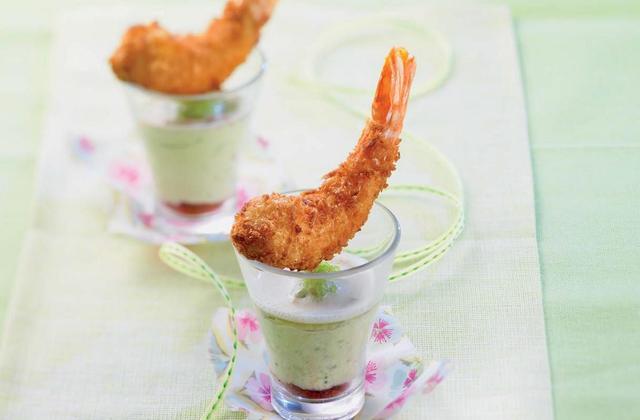 Gambas croustillantes, émulsion au vinaigre de citron, fromage à la crème et avocat - Photo par Elle & Vire