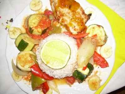 Poulet aux légumes et fruits croquants (recette des îles) - Photo par jujucoO