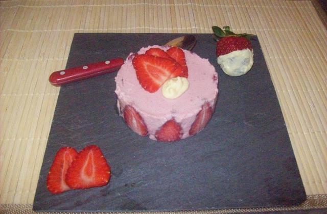 Mousse de fraises garguiette et son cœur de chocolat blanc - dalyz