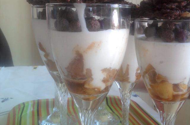 Pommes caramélisées sur nuage vanillé, chapeau chocolaté - Photo par msnlae