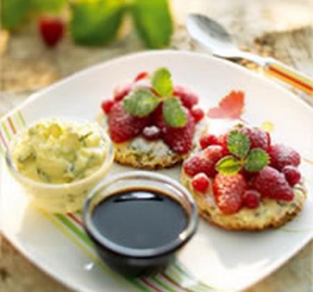 Tartines de fraises au beurre à la menthe et nappage au caramel balsamique - Luminarc