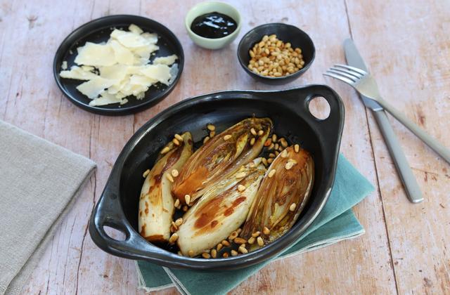 Endives caramélisées au vinaigre balsamique et pignons de pin - Photo par Silvia Santucci