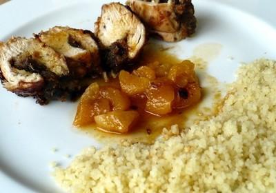 Blancs de poulet farcis aux dattes, sauce à l'orange et à l'abricot - Photo par agastache29