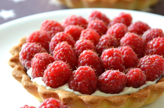 Tartelettes framboises et mascarpone (et choco bien planqué) - Photo par lheureQ