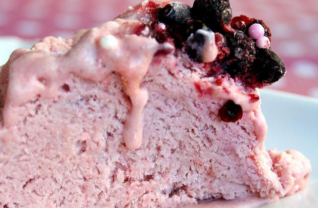 Gâteau glacé aux fruits rouges - Photo par maellell