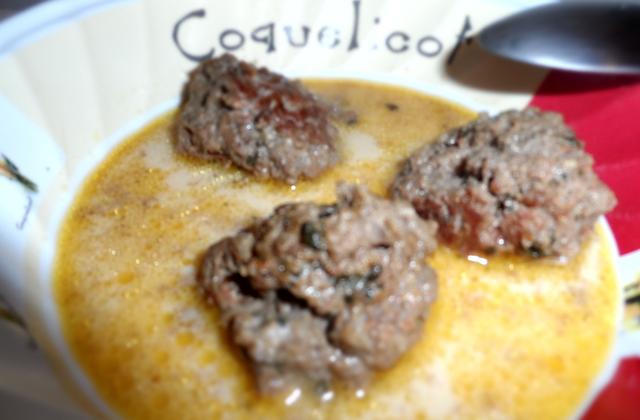 Boulettes de bœuf au bouillon épicé - Photo par sissiayt