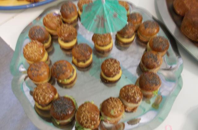 Mini burgers apéritif au foie gras et au saucisson - Photo par cuistodu80