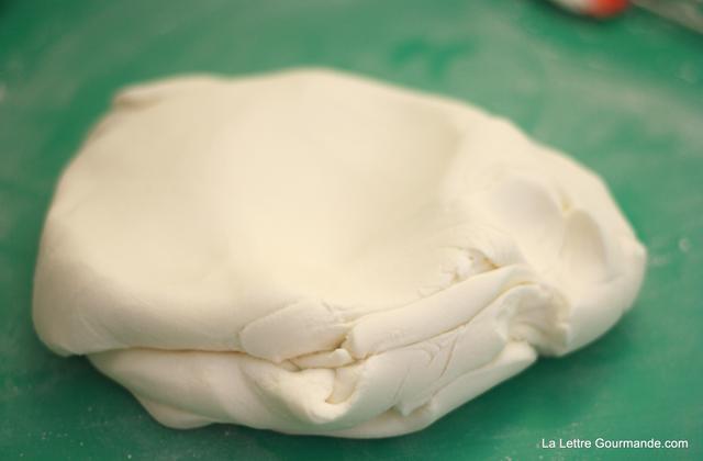 Pâte à sucre maison, avec des chamallows - Photo par la lettre gourmande