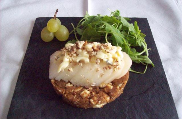 Tartelette de speculoos à la fourme d'ambert et poire - Photo par dalyz