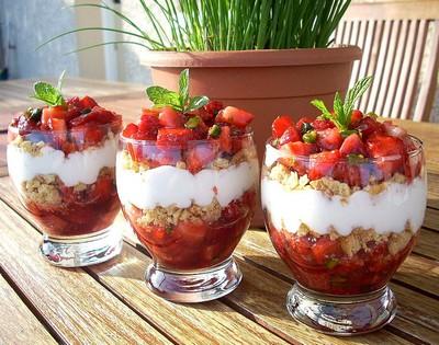 Tartare de fraises, pistaches et sablés - Photo par La soupe à la citrouille