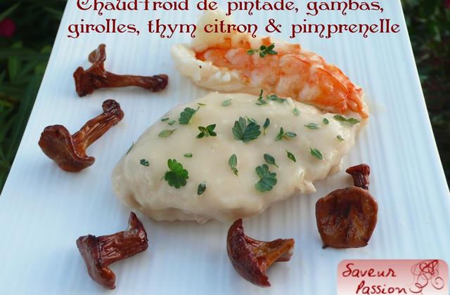Chaud-froid de pintade aux herbes, gambas, girolles - Photo par Tiuscha-blog Saveur Passion