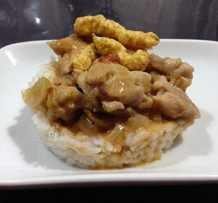 Poêlée de poulet satay (poulet au beurre de cacahouète) - Photo par katchouppy