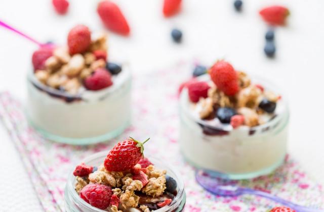 Frozen Yogurt à la Banane, aux Fruits Rouges & Country Crisp Fraise de Jordans - Communauté 750g