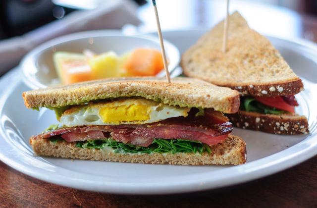 Sandwich chaud bacon œuf frit - Photo par Chef Christophe