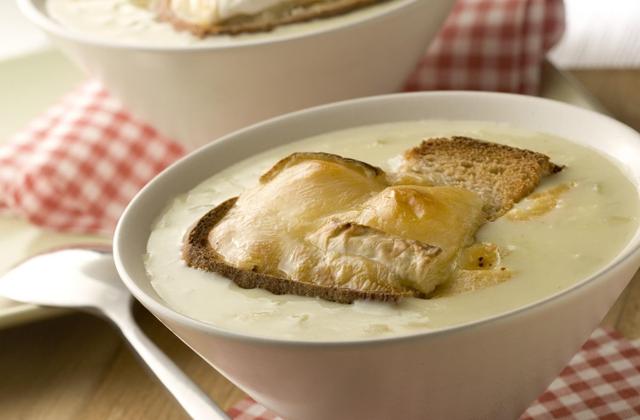 Petites soupes gratinées au camembert Le Rustique - Photo par Quiveutdufromage.com