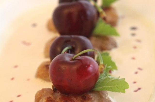 Gnocchis de cerise à la mélisse - Soupe de Foie gras - Photo par uncuis