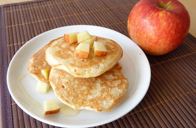 Pancakes à la pomme Antarès et coulis d'agave - Photo par Pommes Antarés