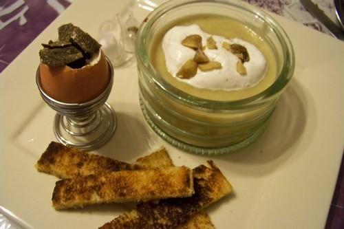 Soupe de panais à la chantilly au sumac et son œuf coque truffé - Photo par coco006