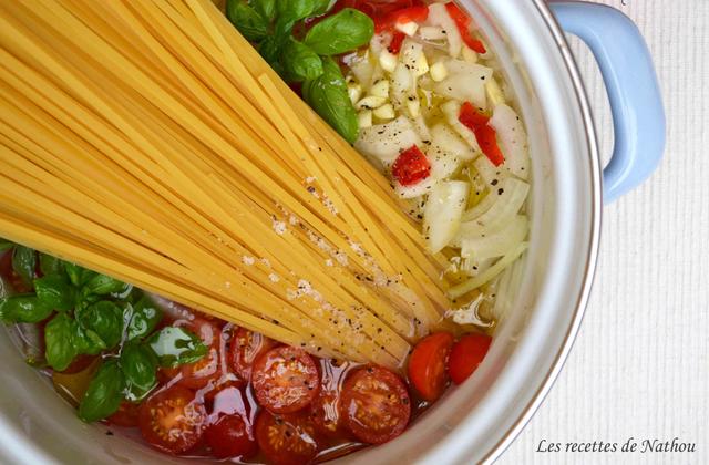One pot pasta : linguines aux tomates cerise et basilic - Photo par Invité