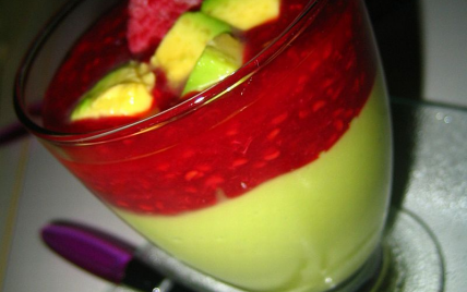 Panna cotta avocat-framboises - Photo par anne53