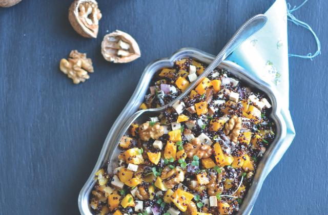 Salade tiède de courge butternut, tofu fumé, noix et citron - Photo par Juliette Pochat