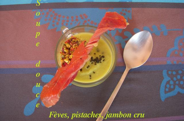 Soupe de fèves au jambon fumé et pistaches - Photo par elisev