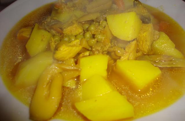Marqa (ragoût tunisien) aux petits pois carottes, champignons, pommes de terre et poulet - Photo par la cuisine de doudou