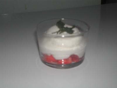 Verrines gourmandes aux fraises et chocolat blanc - Photo par celinebo