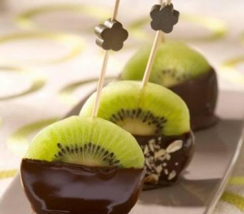 Bonbon de kiwi (fruit )chocolat - sophistiquée