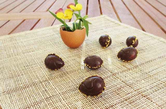 Petits œufs au chocolat, fourrés à la crème de citron - Photo par Carottesjaunestomatesroses