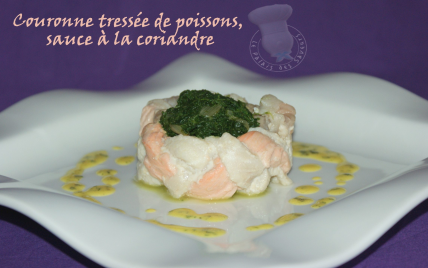 Couronne tressée de poissons aux épinards, sauce à la coriandre - vgonza