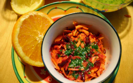 Carottes & betterave râpées, vinaigrette agrumes et coriandre - Photo par Ma dinette !